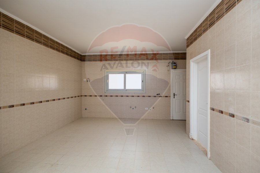 Stand alone villa for sale 1,300 m (Alex West - Antoniads)