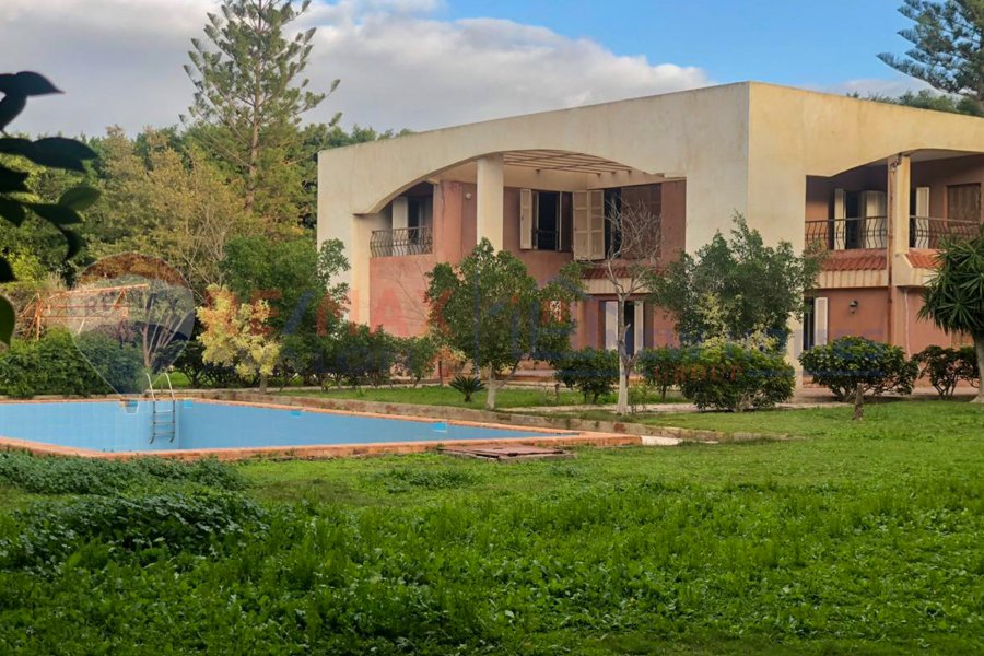 فيلا للايجار المفروش 5500 م الكينج القديم ( متفرع من عمر المختار )