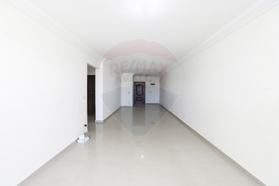 Apartment For Sale 175 m Sporting (Directily On taram station)