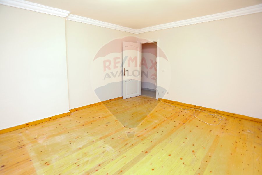 Apartment for sale 200 m San Stefano (steps from the Four Seasons Hotel and the sea)