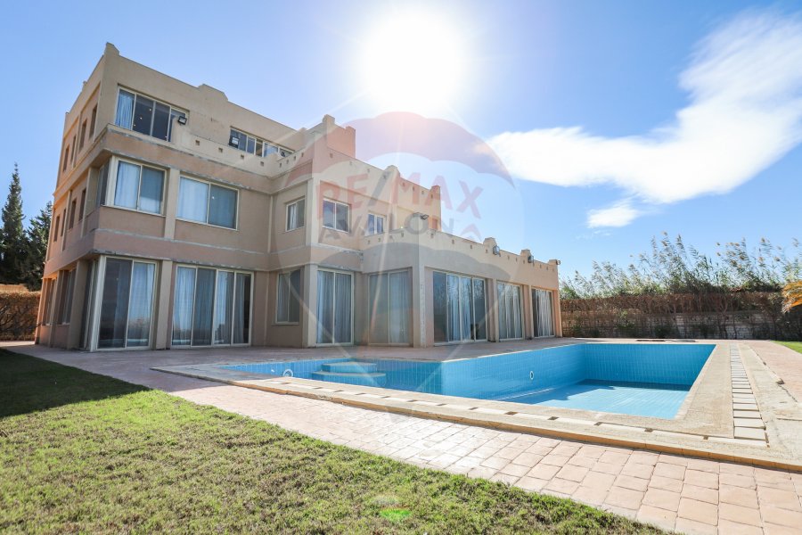 Palace For Sale 3,800 m King Marriot (Directly On The Lake)