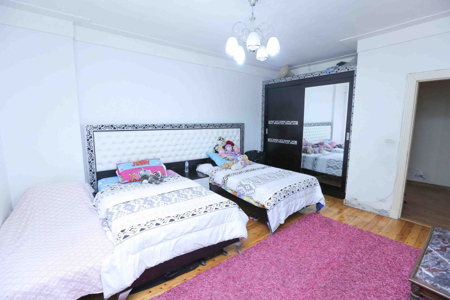 شقة للبيع 270م السرايا (خطوات من البحر وفندق المحروسة)