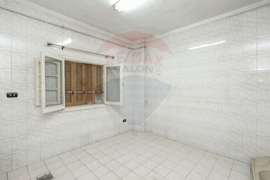 Complete property for sale 300 m Miami (Baron Cafe St. - steps from El Guish Road)
