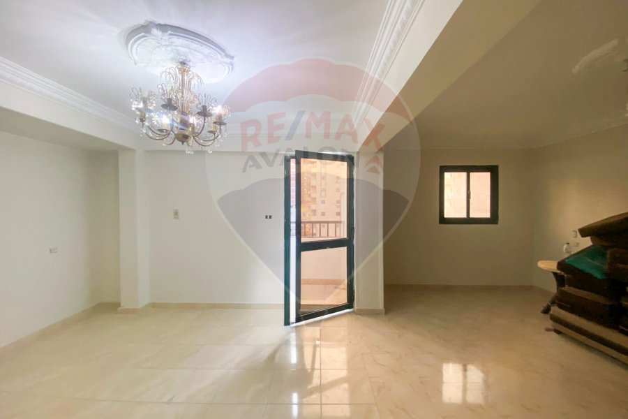Duplex apartment for sale 250 m Gianaclis (directly on the tram)
