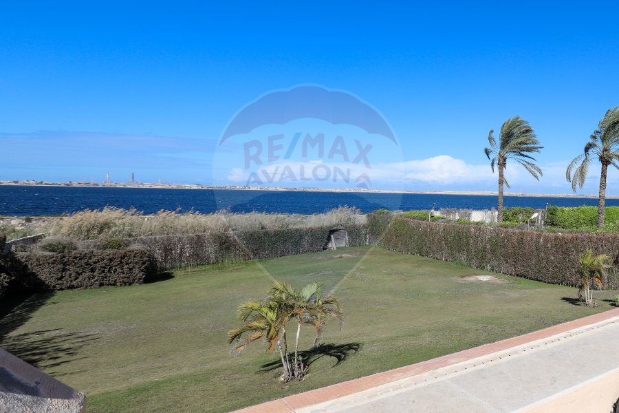 Palace For Sale 3,800 m King Marriot (Directly On The Lake)