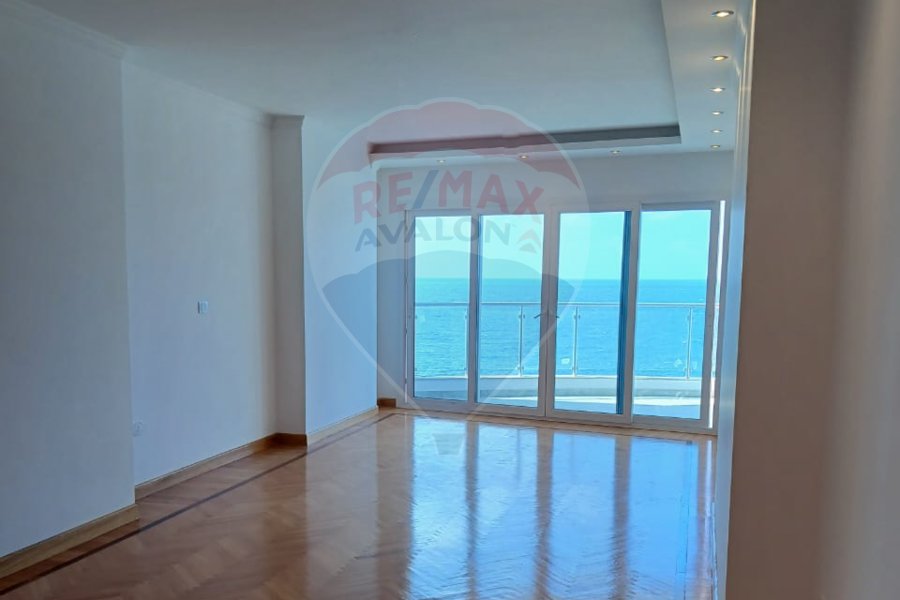 Apartment for sale 182 m Stanley (Directly on the sea)