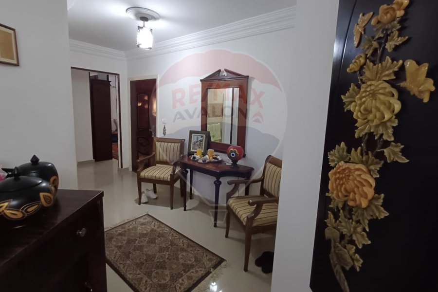 Apartment for sale 185 m Kafr Abdo (Sant Giyn Square)