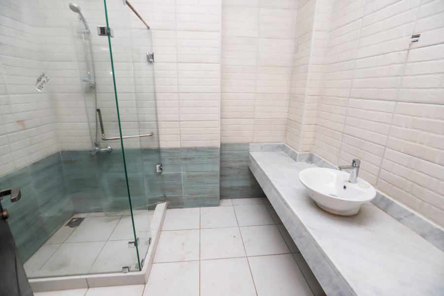 Licensed & Registered Villa for sale 650m King Marriott (Compound 8)