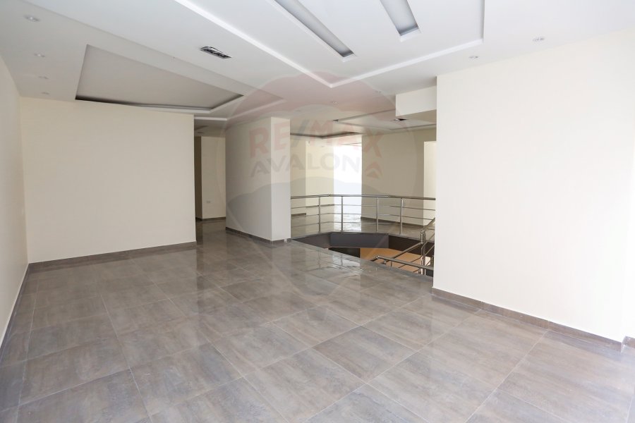 Shop + Mizzan for rent 750 m Sidi Gaber (Abo Qur st)