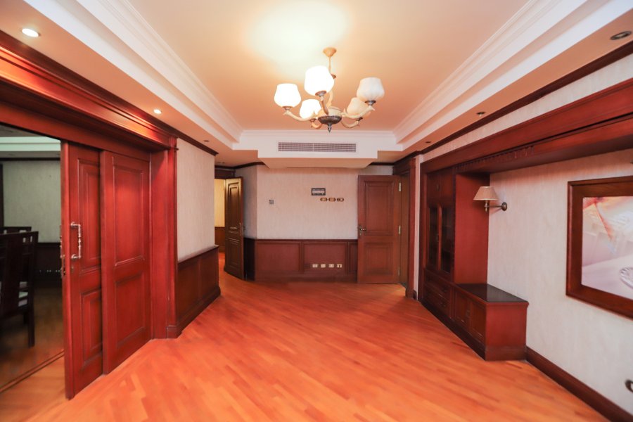 مسطح ادارى للإيجار 390 م سموحة (ش مصطفى كامل)