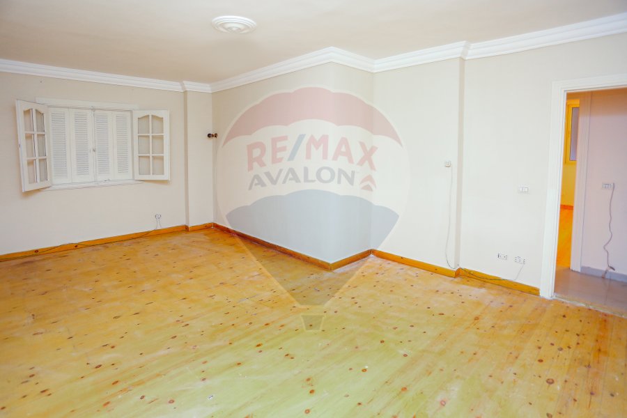 Apartment for sale 200 m San Stefano (steps from the Four Seasons Hotel and the sea)