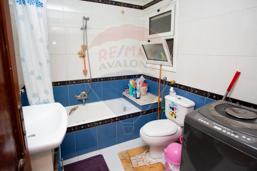Apartment for sale 225 m Mostafa Kamel (Ibrahim Sherif St. - In front of Kiroseiz Mall)