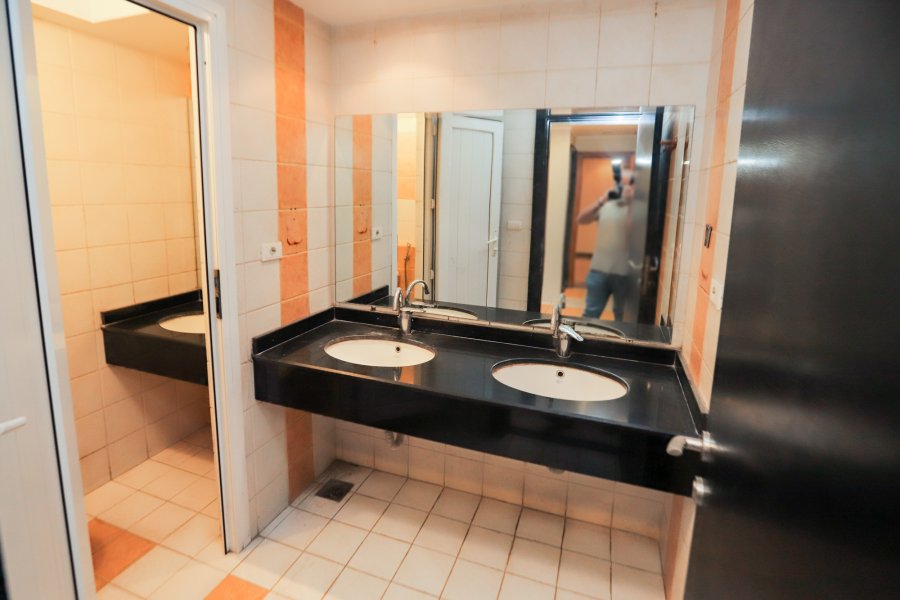 مسطح ادارى للإيجار 390 م سموحة (ش مصطفى كامل)
