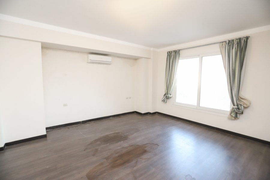 Licensed & Registered Villa for sale 650m King Marriott (Compound 8)