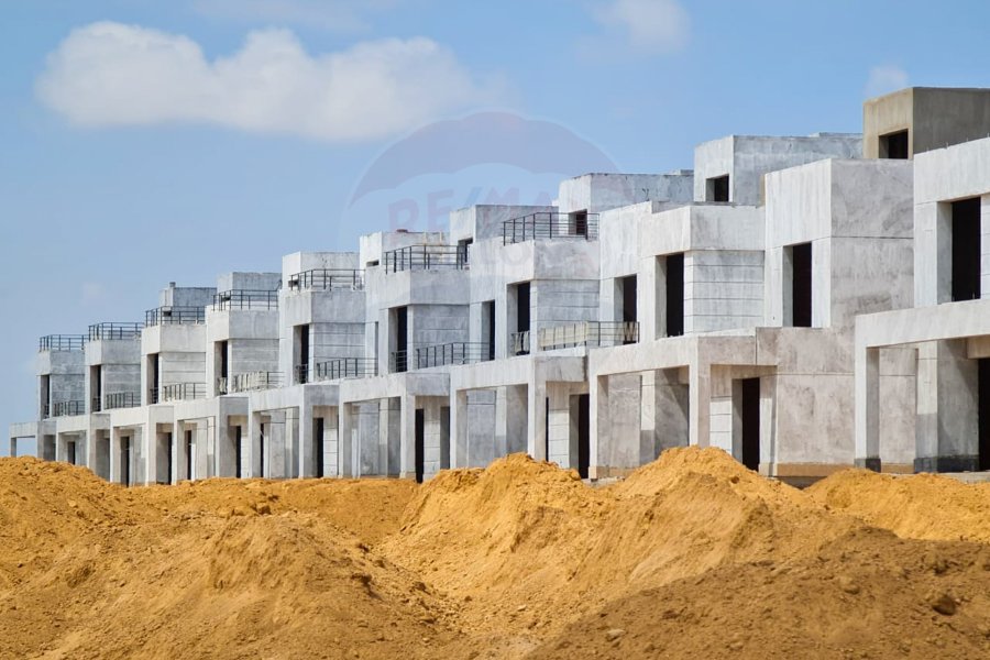 فيلا تاون هاوس للبيع 183 م أرض + 290 م مباني بالم هيلز  ( كومباوند بالم هيلز الأسكندرية )