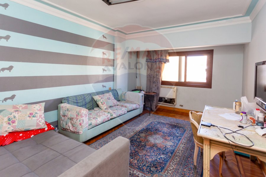 Apartment for sale 225 m Mostafa Kamel (Ibrahim Sherif St. - In front of Kiroseiz Mall)