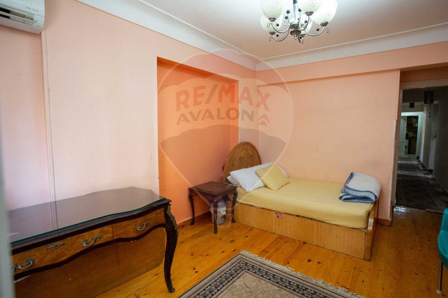 Apartment For sale 170 m Janaklis (directly on the tram station)