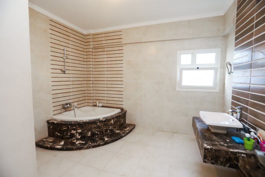 Licensed & Registered Villa for sale 650m King Marriott (Compound 8)