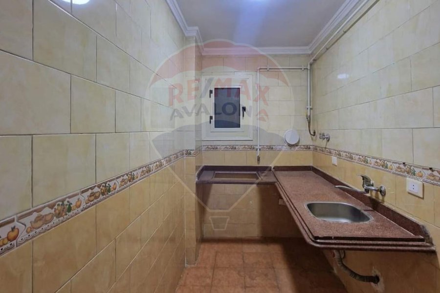 Apartment for sale 150 m in Sidi Bishr (fourth number from the sea)