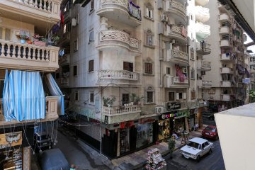 محل + ميزان للإيجار 300 م محرم بك (ش صالح الحديني)