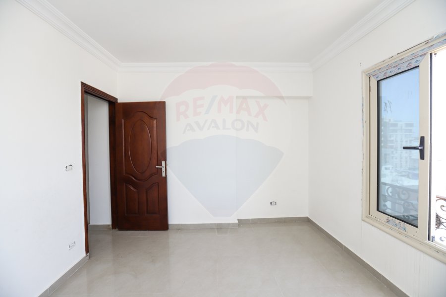 Apartment For Sale 175 m Sporting (Directily On taram station)