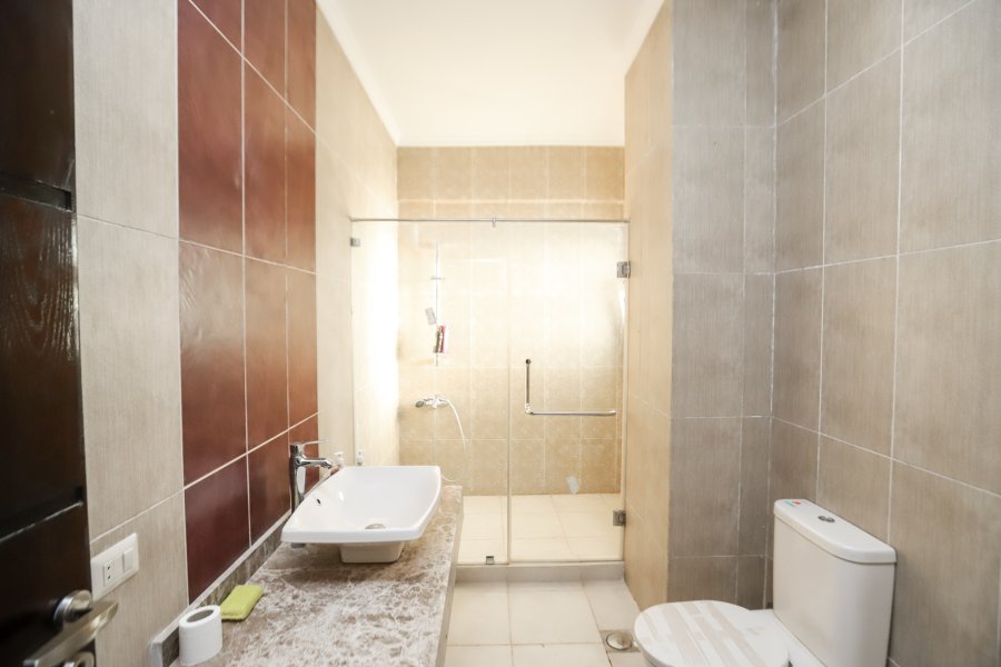 Licensed & Registered Villa for sale 650m King Marriott (Compound 8)