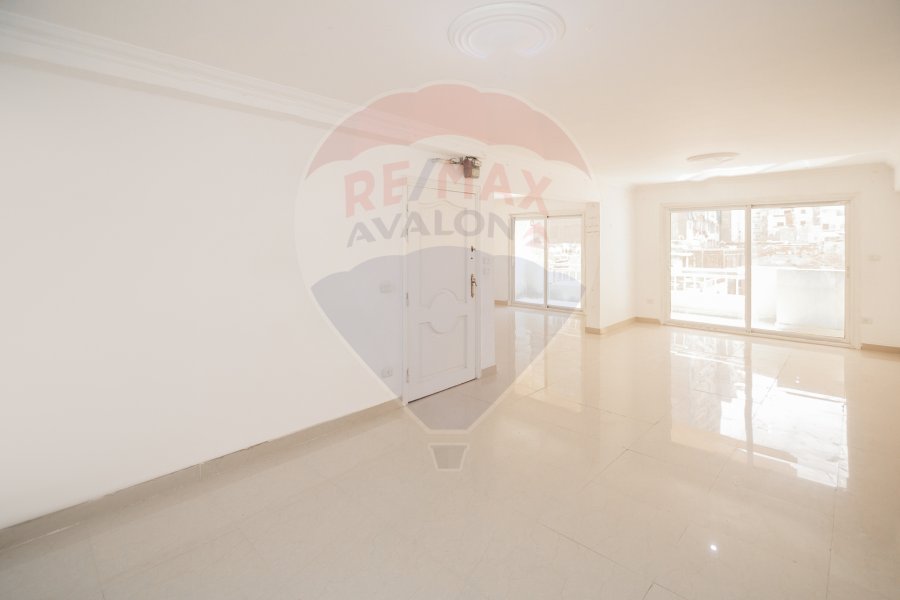 Apartment for sale 200 m Ibrahimia (second number from the sea)