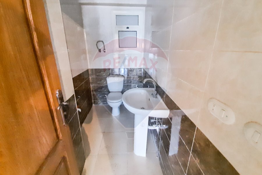 Administrative unit For Rent 194 m Moharam Bek ( Mahmoudeya Road )