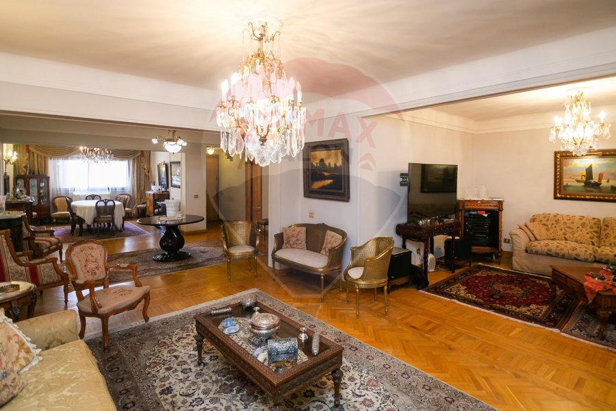 Apartment for sale 250 m Stanly (Roushdy Basha st-Steps from the sea)