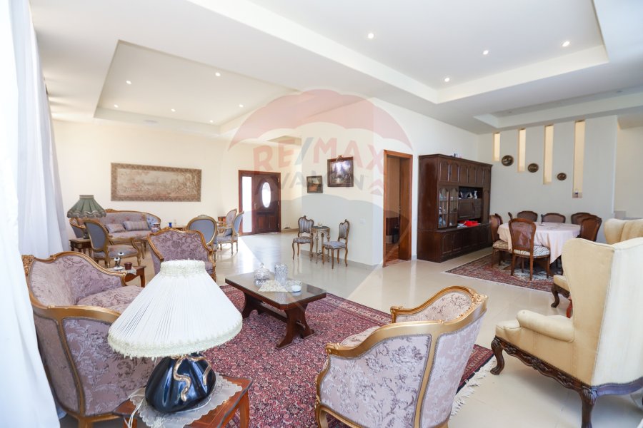 Palace For Sale 3,800 m King Marriot (Directly On The Lake)