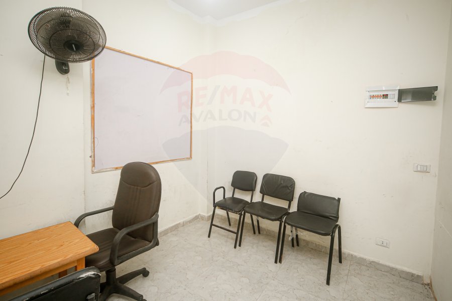 شقة إداري للإيجار 95 م الأزريطة (ش سوتر - أمام مجمع الكليات )