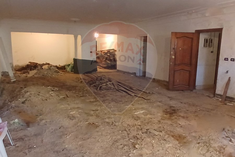 Apartment for sale 370 m Gianaclis (Zou El-Faqar St.)