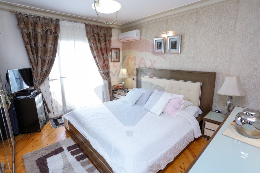 شقة للبيع 200 م ستانلي (علي البحر مباشرة) الشقة على ناصية