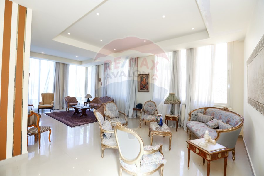 Palace For Sale 3,800 m King Marriot (Directly On The Lake)