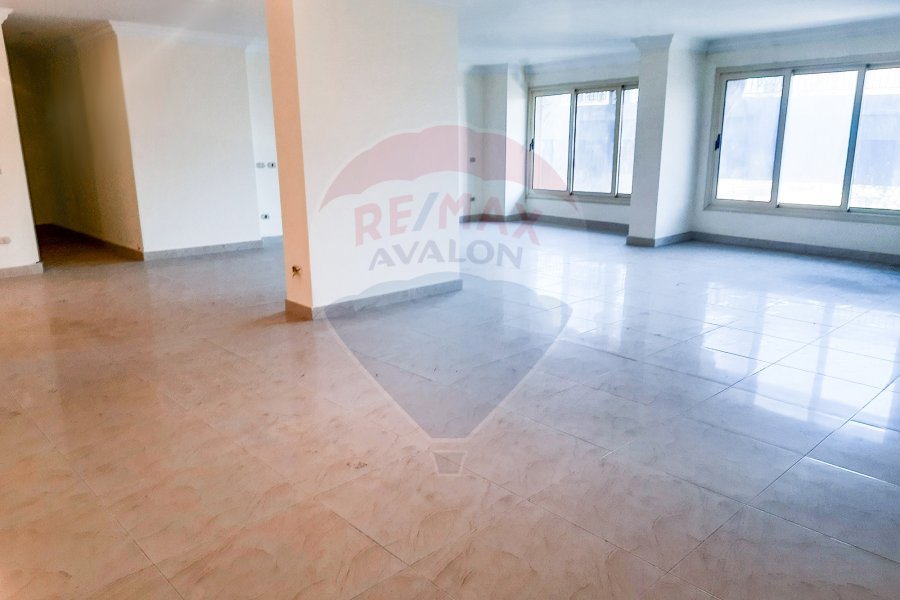 Administrative unit For Rent 194 m Moharam Bek ( Mahmoudeya Road )
