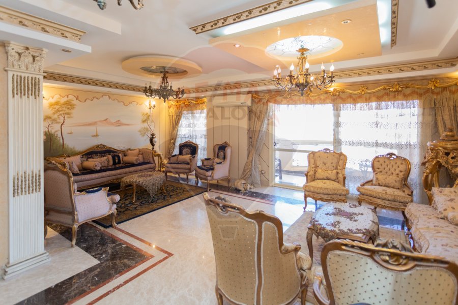 شقة للبيع 275 م كفر عبده (ش سكينة بنت الحسين)