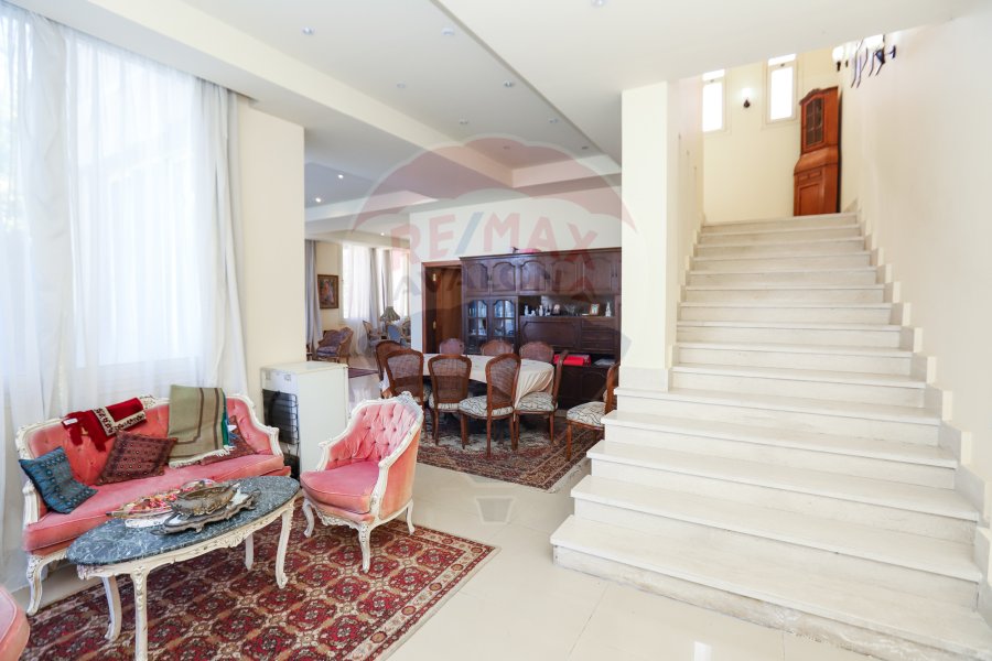 Palace For Sale 3,800 m King Marriot (Directly On The Lake)