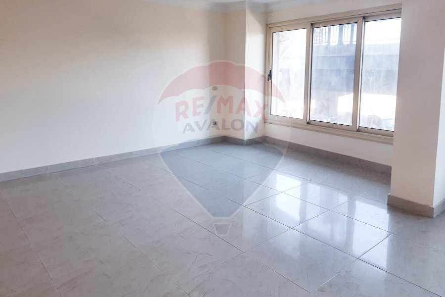 Administrative unit For Rent 194 m Moharam Bek ( Mahmoudeya Road )