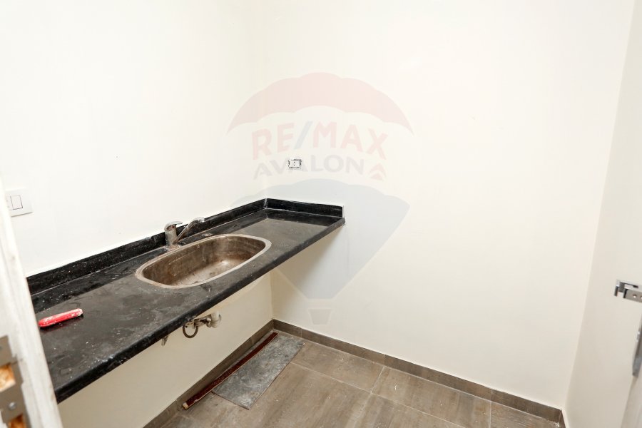Shop + Mizzan for rent 750 m Sidi Gaber (Abo Qur st)