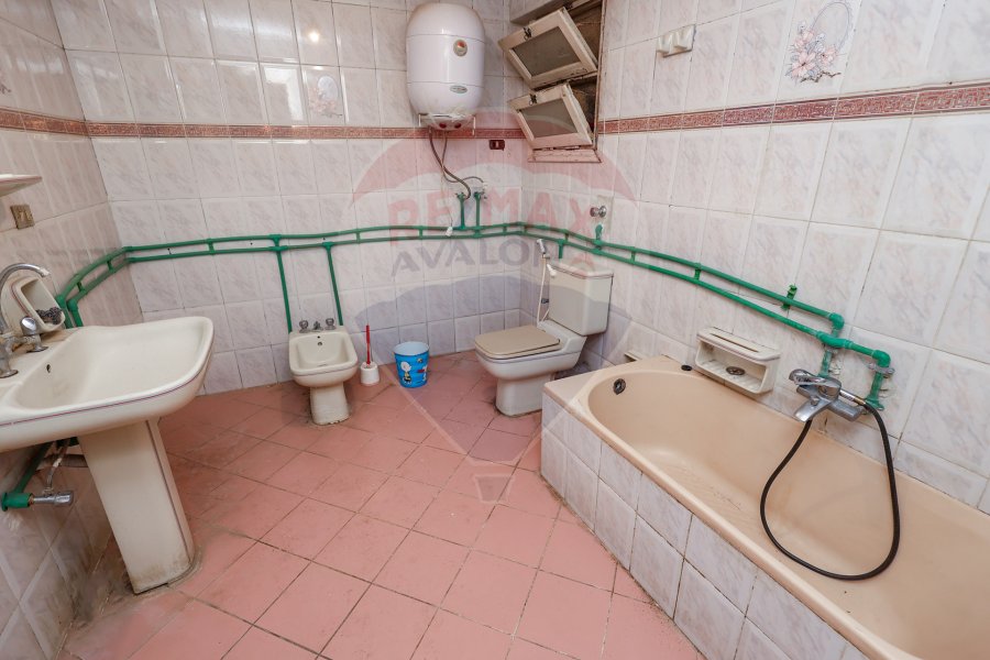Apartment for sale 230 m Roushdy (El moaskar Al-Romani main st)