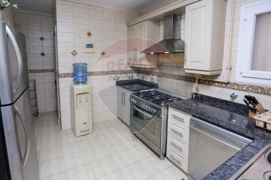 شقة للبيع 200 م ستانلي (علي البحر مباشرة) الشقة على ناصية