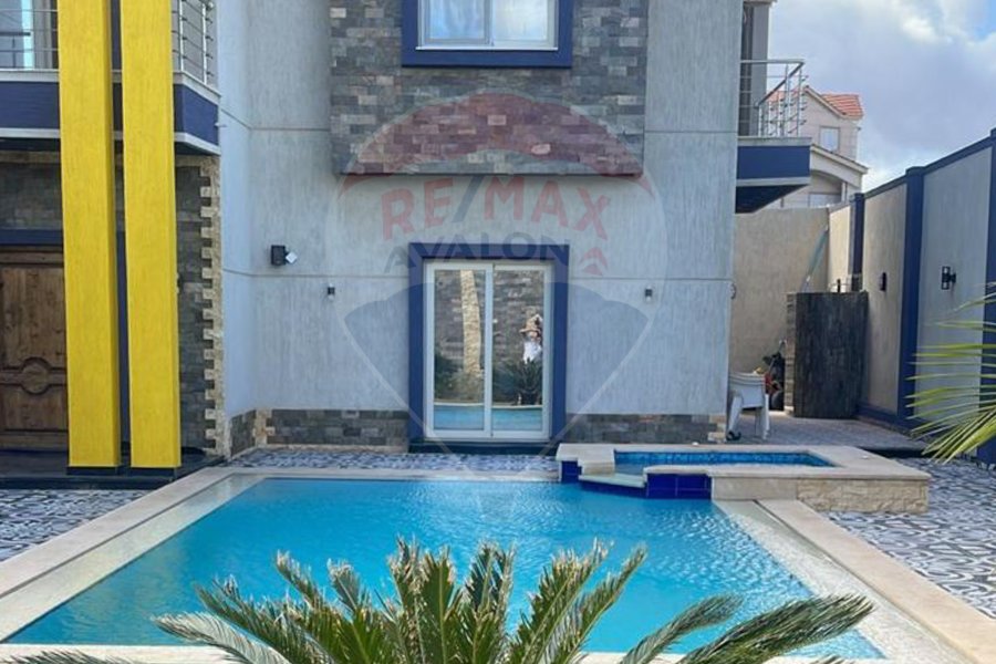 Stand alone villa for sale (Venice Compound - King Mariout)