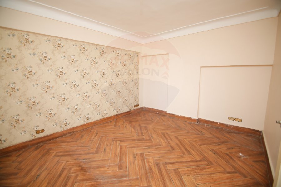Apartment For Sale 140 m Al Shatby (Directly On tram station)