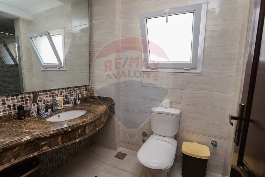 Apartment without Furniture for Rent 900 m King Marriott (Taksem El Gamarek)