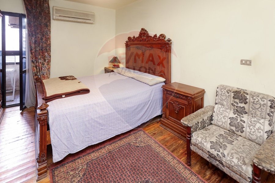 Apartment for sale 230 m Roushdy (El moaskar Al-Romani main st)