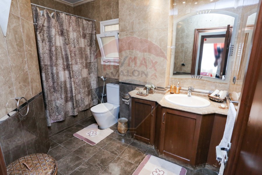 شقة للبيع 200 م ستانلي (علي البحر مباشرة) الشقة على ناصية