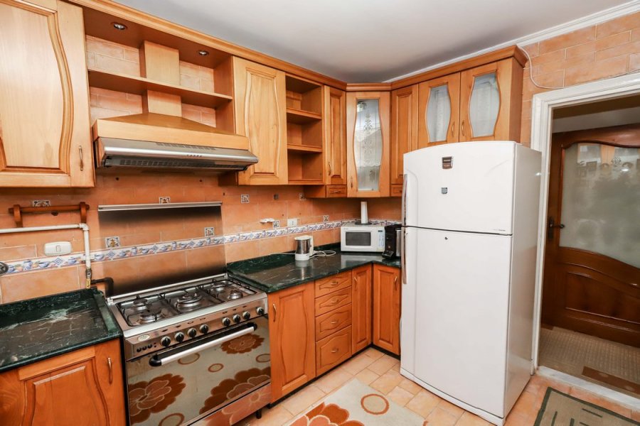 Furnitued Apartment for rent 220m Saba basha