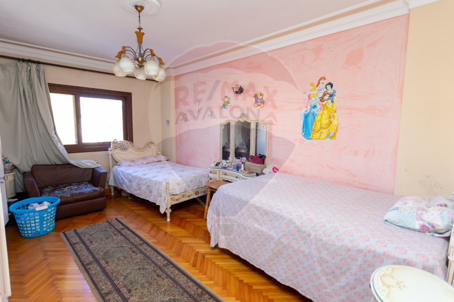 Apartment for sale 225 m Mostafa Kamel (Ibrahim Sherif St. - In front of Kiroseiz Mall)