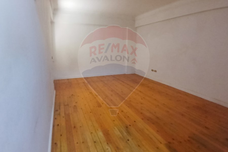 Apartment for sale 360 ​​m Gianaclis (Zou El-Faqar St.)