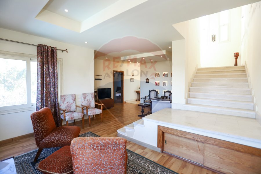 Palace For Sale 3,800 m King Marriot (Directly On The Lake)